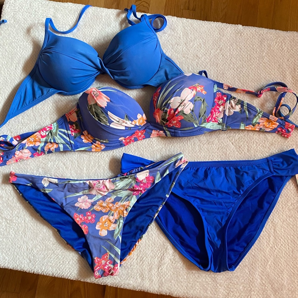 Bundle of 2 blue bikinis